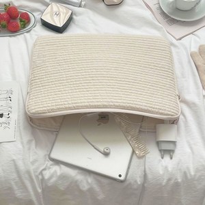 봄앤지니 뽀송 누빔 노트북 파우치 가방, 크림 화이트