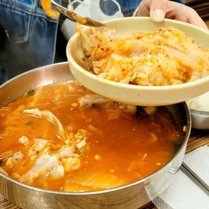 묵호항조업 생물 곰치매운탕 넉넉한 2-3인분 깔끔하게 손질된 곰치무게만 1kg 삼척항 곰치탕 곰칫국 곰치김치탕 곰치국, 1세트