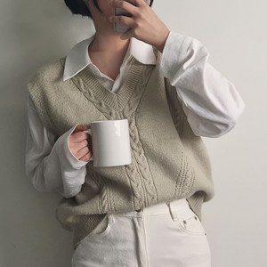 델리데이 국내생산 꽈배기 브이넥 니트 조끼 베스트