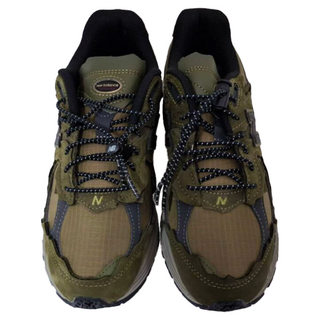 New Balance 解構破壞運動鞋 2002R