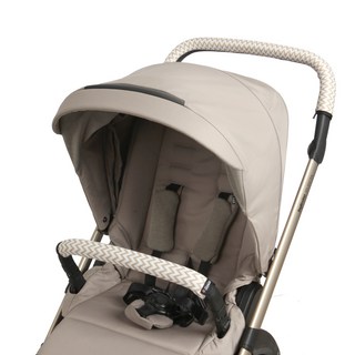 마니또 클린그립 유모차 안전가드 커버 (지그재그베이지) 장착 모습