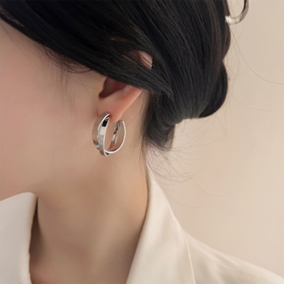 5. 피어니스트 여성..