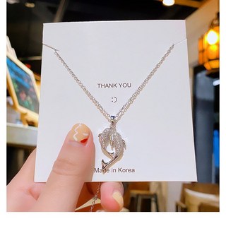 1. 여성의 아름답고..