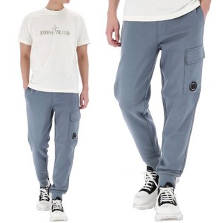 [CP컴퍼니] 25SS 렌즈 와펜 다이애그널 플리스 스웨트 팬츠 18CMSP017A 872