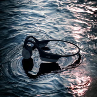 KONLI 골전도 무선 블루투스 이어폰 사용 모습