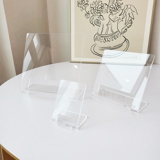 1. 아크릴 거치대 ..