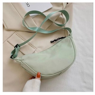 여성 반달 크로스백