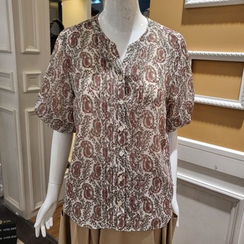 BCBG 블라우스 스타일 분석: 당신의 일상을 빛내줄 7가지 선택 4 bcbg블라우스-추천-상품