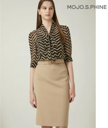 [모조에스핀] 리본 하이넥 프린트 블라우스 MX_J233MSC018
