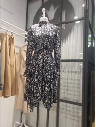 [듀엘] DEWE 단아한 나염 벨티드 원피스 D224MSE053 NC일산