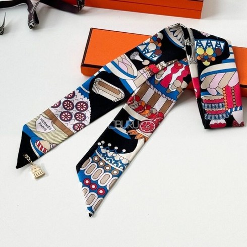 에르메스 20주년 기념 판 파티쉐 참 실크 트윌리 스카프 방도 1149833 542968611