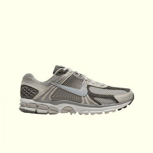 나이키 줌 보메로 5 프리미엄 라이트 아이언 오어 앤 플랫 퓨터 Nike Zoom Vomero 5 PRM Light Iron Ore and Flat Fewter