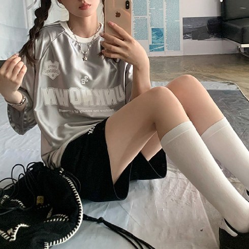 실버옷 - [흔하지않은 블록코어] 여성 글로시 스포츠 블록코어 오버핏 반팔티셔츠 (2color) 커플템 남여공용 스포티 유니크 힙 Y2K 오버핏 체형커버 스트릿 5/4반팔티셔츠