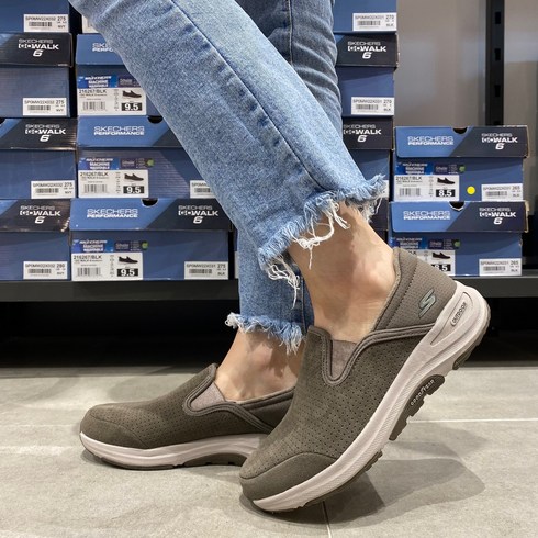 겨울필수 스케쳐스BC 여성 (정품) 고워크 아웃도어 GO WALK OUTDOOR 발편한 사게절신발 카키컬러 에어쿨 메모리폼 인솔 편안한 쿠셔닝 효과 *뉴코아부천점*빠른발송