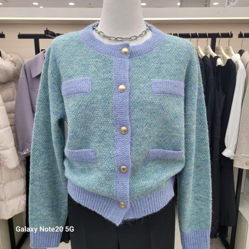 온앤온 라운드넥 배색 크롭 니트가디건njk3wda2601