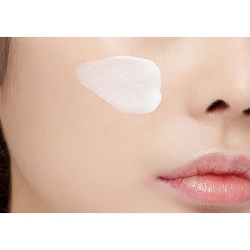 믿을 수 있는 지속력과 모든 피부 타입에 적합한 온화한 성분을 갖춘 어퓨 퓨어 블록 내추럴 데일리 선크림 EX