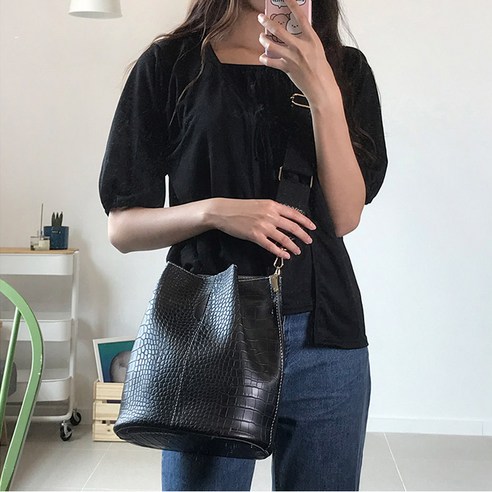 오르비 아헤코바 숄더백