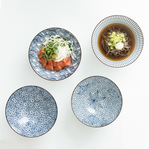 따뜻한 감성과 실용성을 담은 키친코 우마이 일식 도자기 면기 4종 세트로 일상의 식사를 특별하게 만들어보세요.