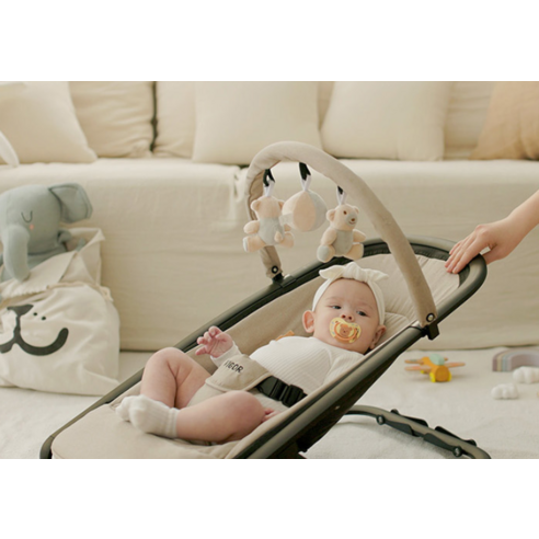 등 센서 아기에게 엄마 품 같은 편안함을 선사하는 콤비 비고르 유아용 바운서