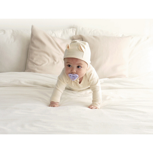 사랑스러운 디자인과 안전한 소재로 아기의 평안한 미소를 지켜주는 모윰 올 실리콘 마카롱 노리개 젖꼭지