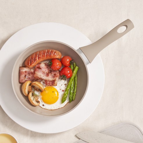 들러붙음 걱정 없이 맛있는 요리, 바겐슈타이거 에델 프라이팬!