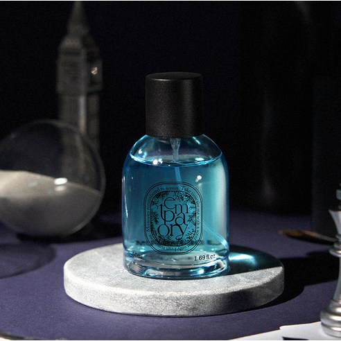 매혹적인 향기로 당신의 숨겨진 매력을 깨우세요.