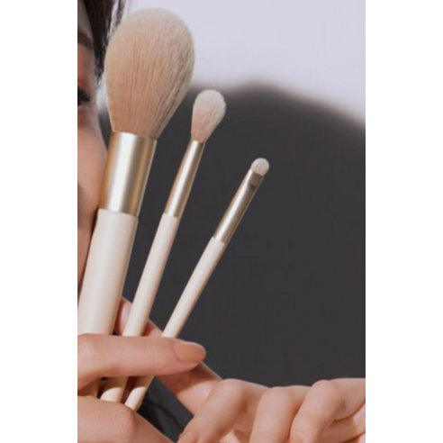 쉐딩 브러쉬 하나로 완성하는 드라마틱한 윤곽!