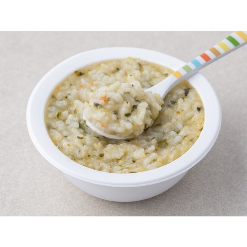 아기에게 영양이 가득한 첫 이유식