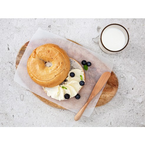 갓 구운 듯 촉촉한 곰곰 블루베리 베이글로 완성하는 나만의 브런치 카페