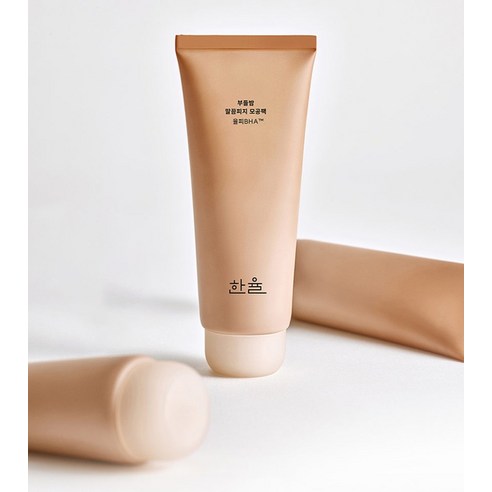밤의 힘으로 매끄러운 피부 결을 완성하는 한율 부들밤 모공팩 AD