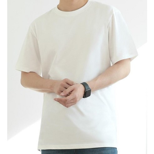오버핏으로 스타일 UP! 화이트계열의 무지 티셔츠