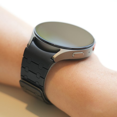 갤럭시워치, 초경량 에어핏 스트랩으로 가볍고 편안하게!