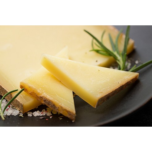 12개월 숙성 꽁떼 치즈, 당신의 식탁을 특별하게 만드는 마법!