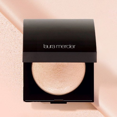 칙칙한 피부에 광채를! 로라메르시에 하이라이터로 자연스러운 윤기를 더하세요.