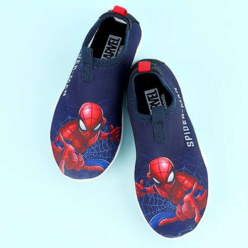 안전하고 즐거운 자녀의 물놀이를 위한 스파이더맨 아쿠아슈즈