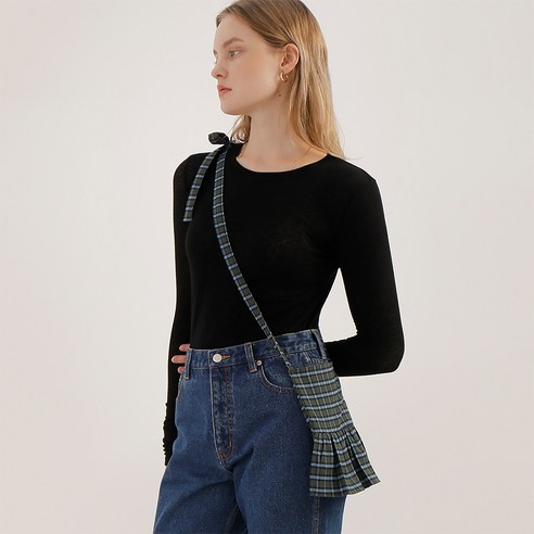 어몽 A CHECK FRILL BAG