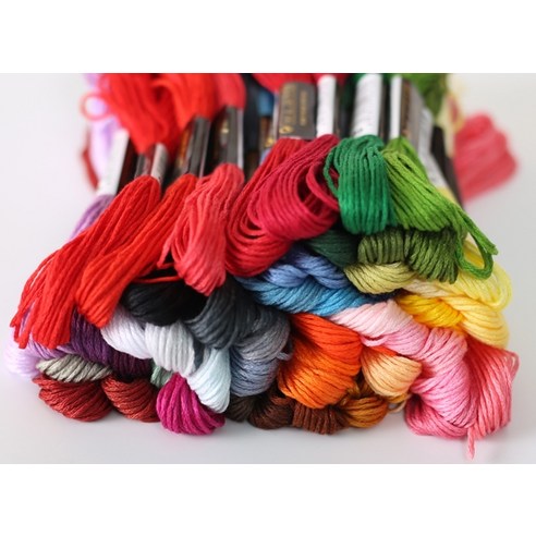 다채로운 색감으로 수놓는 나만의 이야기, 모핸 십자수실 50색 세트