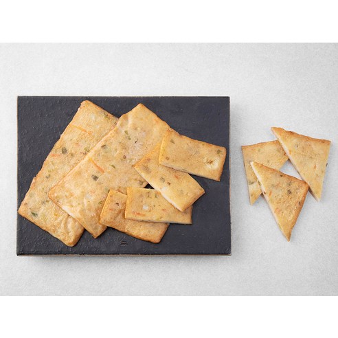 천연 식재료와 쫄깃한 食感이 특징인 알싸하고 매콤한 고래사어묵의 땡초 사각어묵