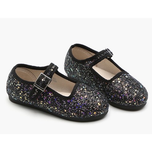 아이의 발 건강과 스타일을 책임지는 사랑스러운 메리제인 구두
