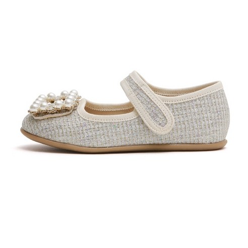 아이의 발 건강과 스타일을 책임지는 섬세한 베이비 슈즈