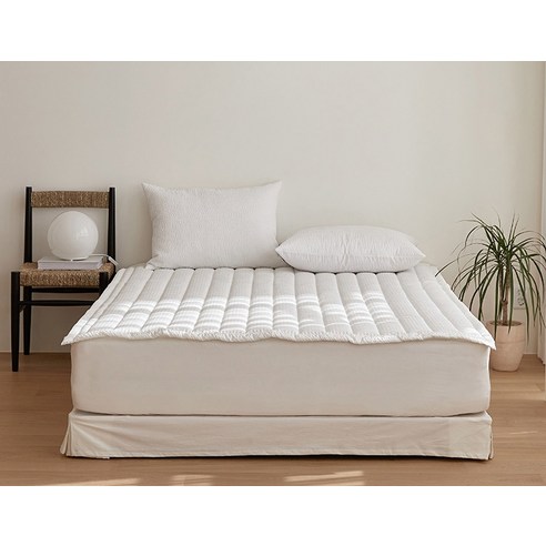 시어서커의 시원함과 고정밴드의 편리함으로 더위를 식히고 편안하게 잠들 수 있는 침대패드