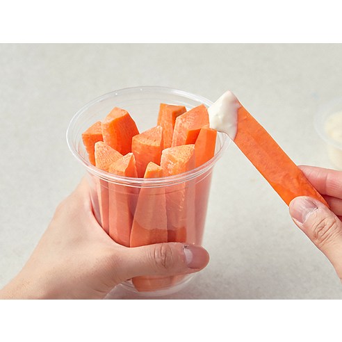 한입가득 맛과 영양이 가득한 당근 스틱