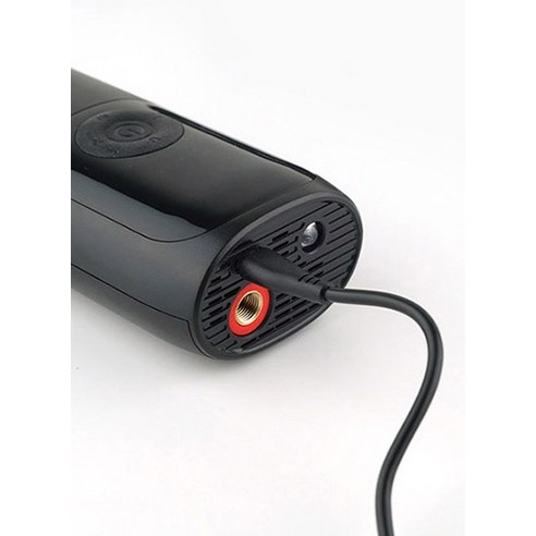 자동차 타이어 공기압을 편리하고 효율적으로 관리하는 아이나비허브 타이어 무선 스마트 에어펌프 EPI-S70