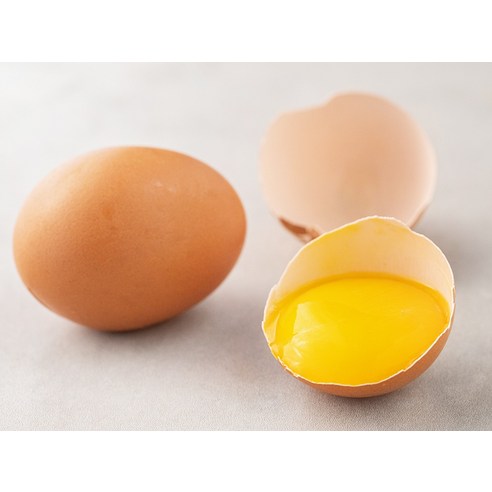 다양한 요리에 사용되는 녹색계란 왕란! 탐스러운 왕란샛노란 노른자와 맑은 흰자가 담긴 계란으로 레시피를 다양하게 활용해보세요.