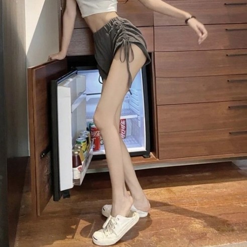 女  時尚  服裝  下裝  短褲  成年女性  成年女性  婦女  女人  淑女