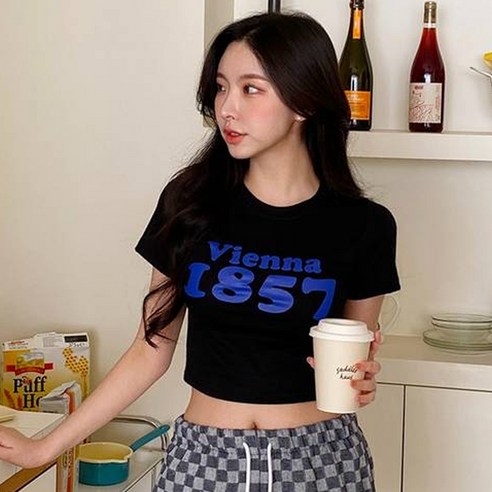 시크블랙 여성용 타르테 영문 프린팅 라운드넥 크롭 반팔 티셔츠 cpt12188k33
