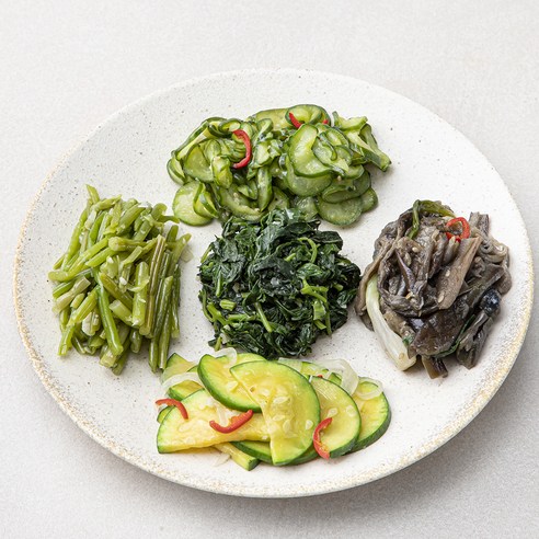 "오늘 뭐 먹지?" 냉장고 앞에서 한숨짓는 당신을 위한 여름 나물 솔루션 밑반찬종류