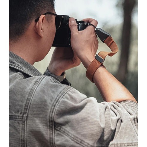 피지텍 카메라 손목 스트랩 브라운으로 사진 촬영 편리함 향상