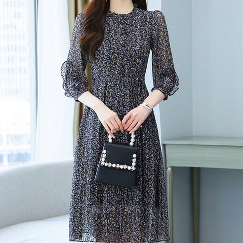 화사한 꽃무늬 패턴과 편안한 착용감의 레몬소울 우스만 빅사이즈 플라워 퍼프 원피스