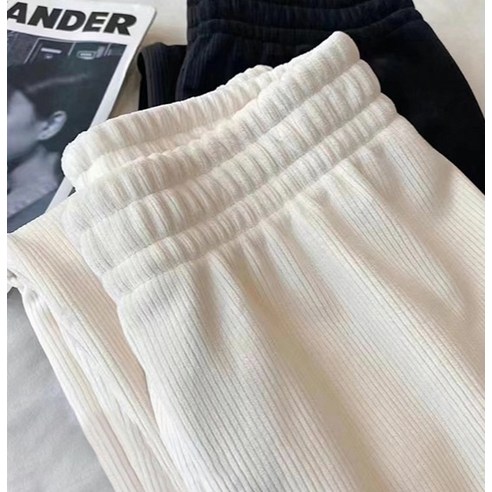 女  時尚  服裝  下裝  長褲  成年女性  成年女性  婦女  女人  淑女